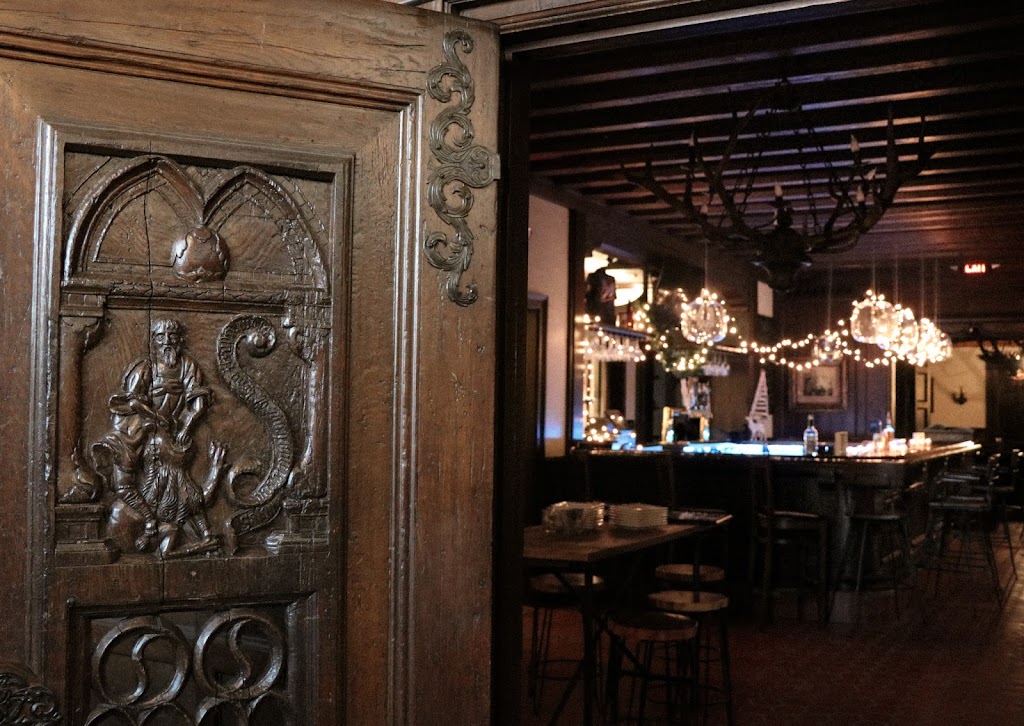 The Brown Bottle | restaurant | 221 W Galena St, Milwaukee, WI 53212, USA | 4148376042 OR +1 414-837-6042