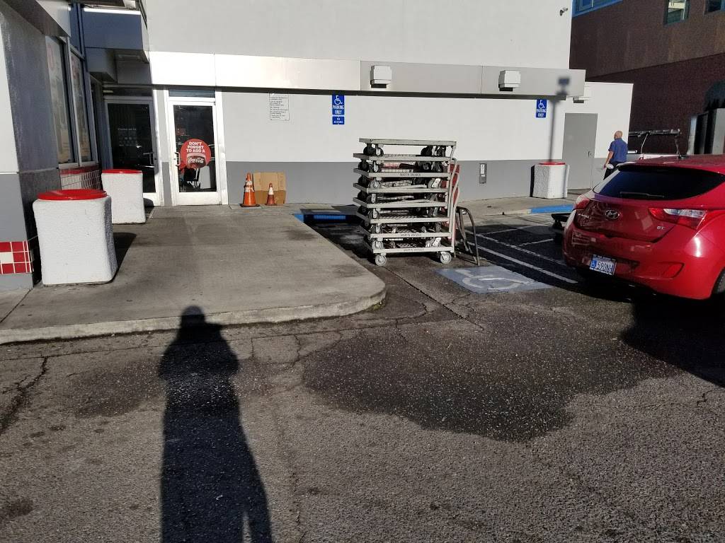 McDonalds | cafe | 2520 E 12th St, Oakland, CA 94601, USA | 5102611424 OR +1 510-261-1424