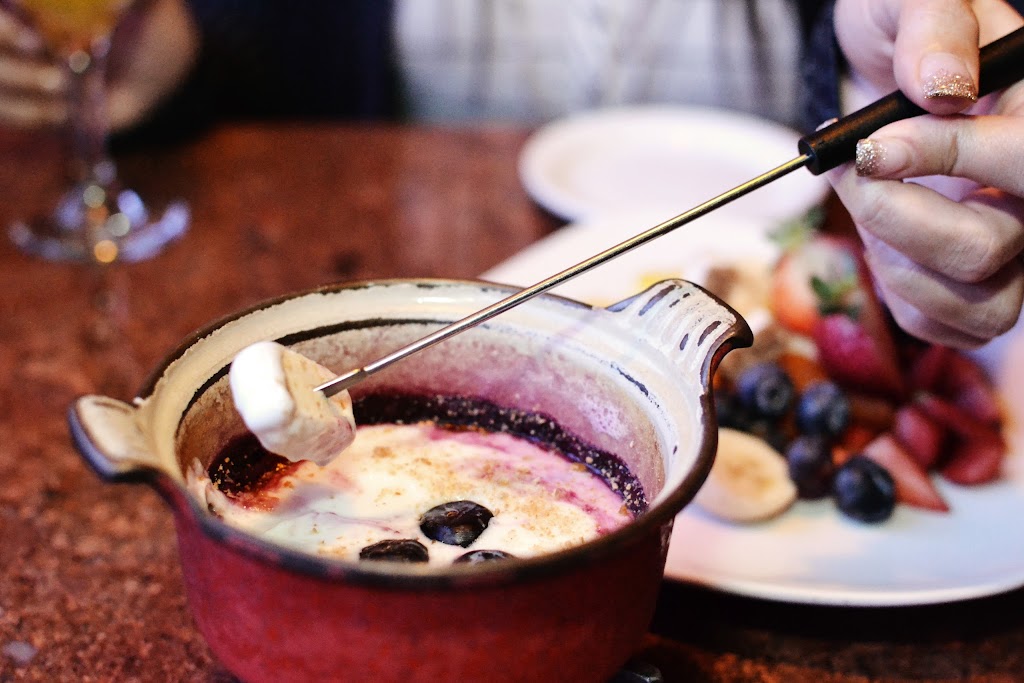 Urban Fondue | restaurant | 2114 NW Glisan St, Portland, OR 97210, USA | 5032421400 OR +1 503-242-1400