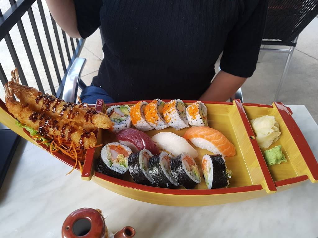 Mika Sushi Bar Fine Cuisine Asiatique | restaurant | 1 Boulevard de Sardaigne, Candiac, QC J5R 0L5, Canada | 4504448988 OR +1 450-444-8988