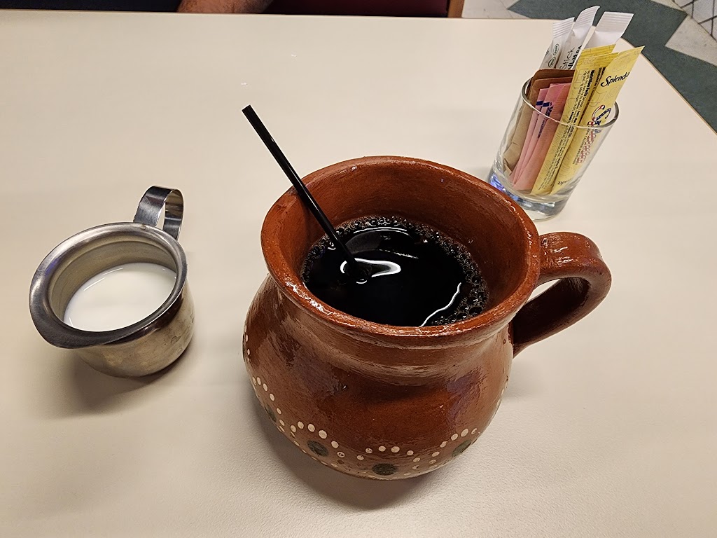 Chilaquiles Buen Dia | restaurant | 7500 N Mesa St Ste 105, El Paso, TX 79912, USA | 9153078721 OR +1 915-307-8721