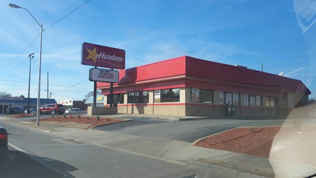 Hardees | restaurant | 107 E Broad St, Elizabethton, TN 37643, USA | 4235424271 OR +1 423-542-4271