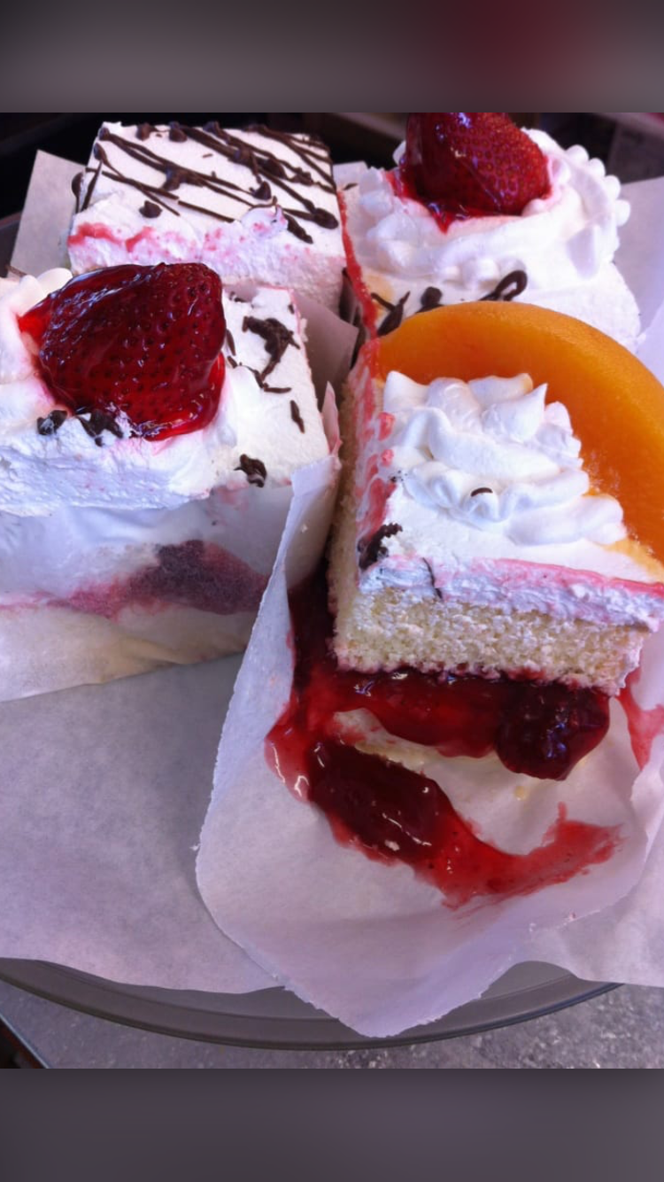 La Villa Bakery Restaurant | bakery | 3815, 9874 Alondra Blvd, Bellflower, CA 90706, USA | 5624613825 OR +1 562-461-3825