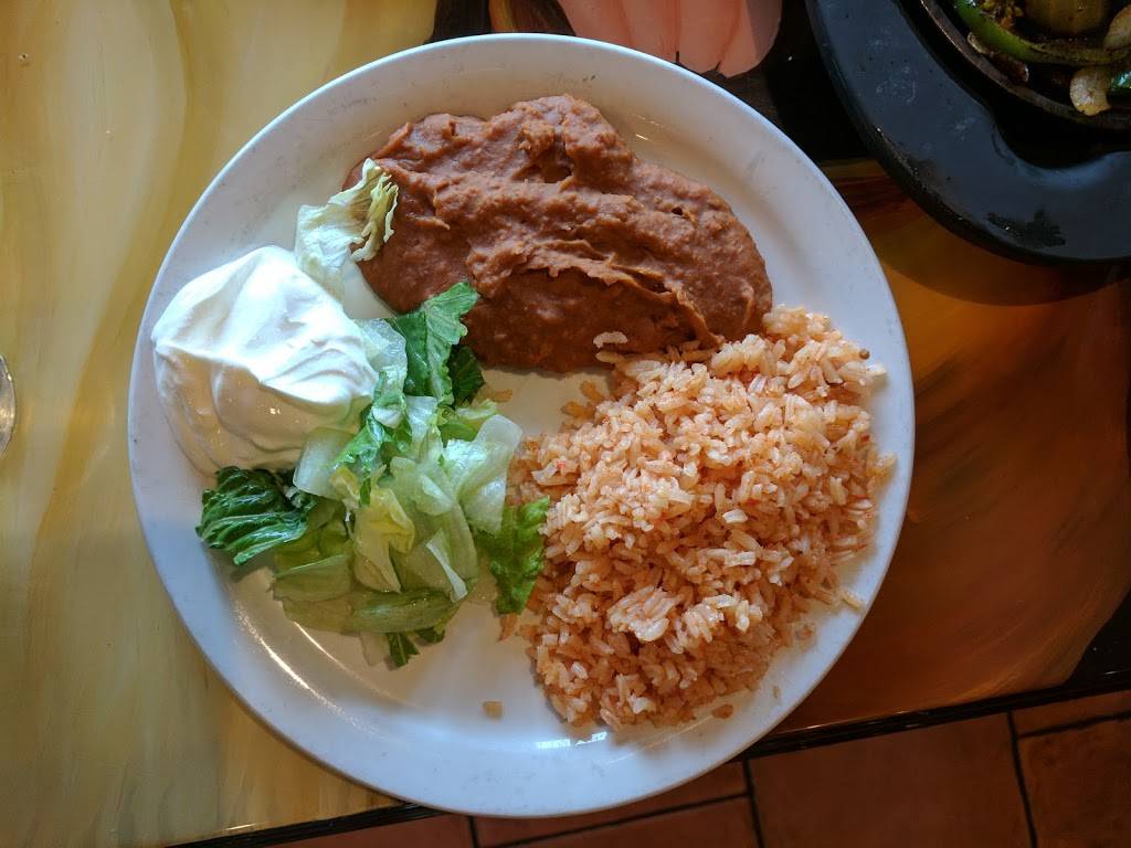 Good Tequilas Mexican Grill | restaurant | 950 Elk Grove Town Center, Elk Grove Village, IL 60007, USA | 8478715164 OR +1 847-871-5164