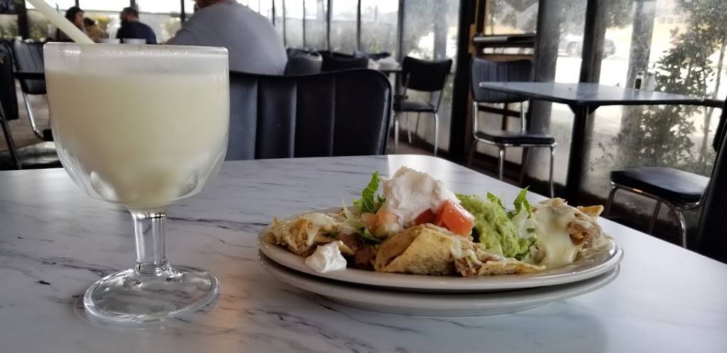 Chachos | restaurant | 7870 Callaghan Road at, I-10, San Antonio, TX 78229, USA | 2103662023 OR +1 210-366-2023