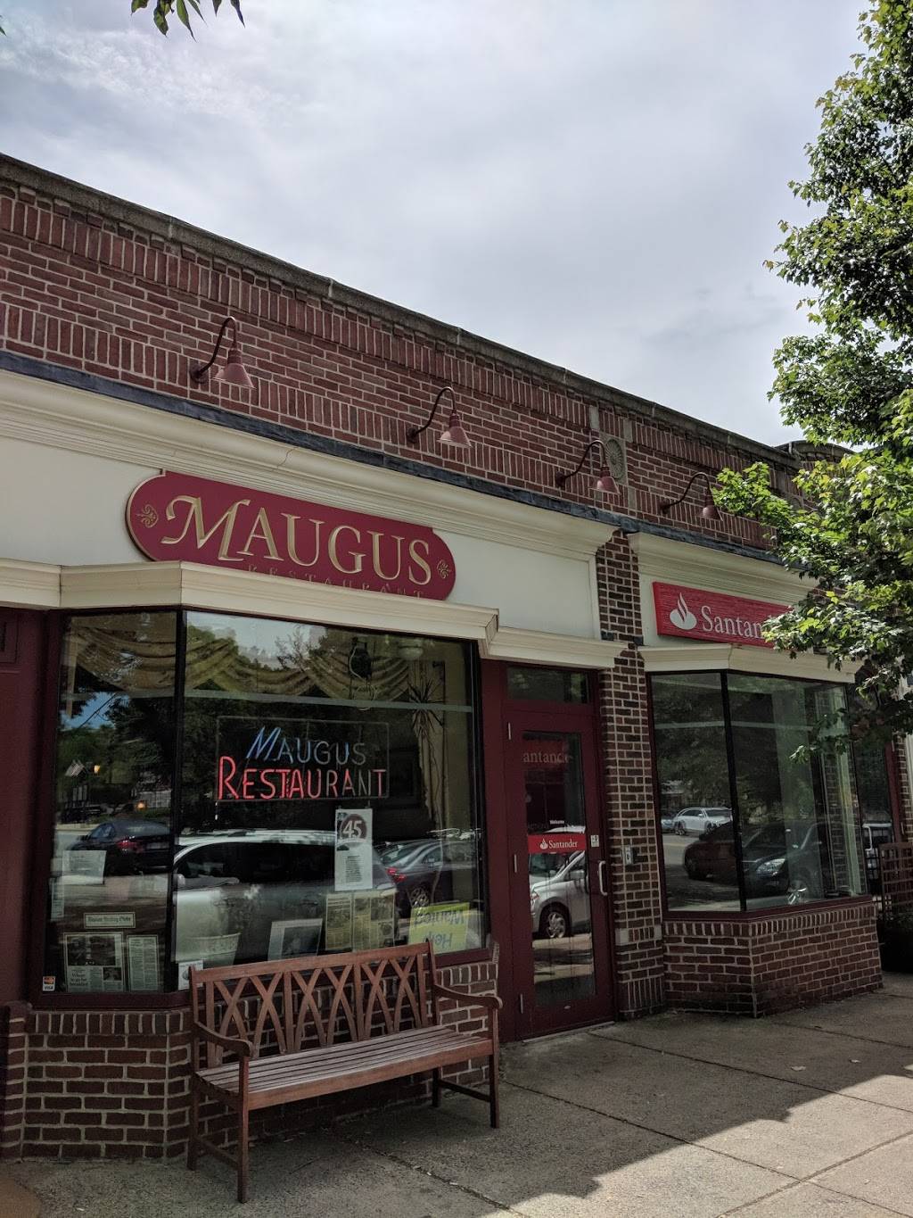 Maugus Restaurant | restaurant | 300 Washington St, Wellesley, MA 02481, USA | 7812359647 OR +1 781-235-9647