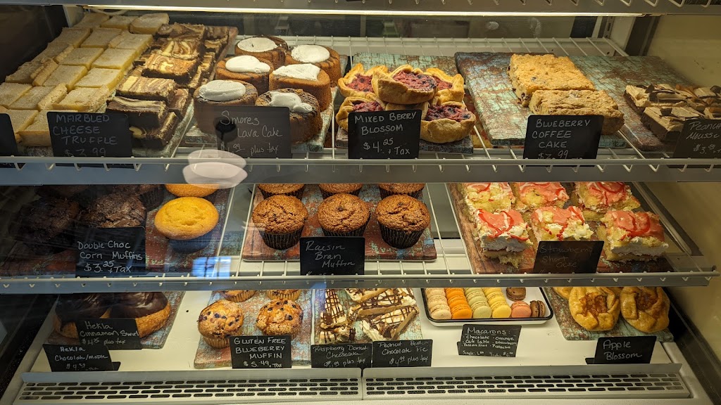 Gilford Village Store | bakery | 7 Belknap Mountain Rd, Gilford, NH 03249, USA | 6035281900 OR +1 603-528-1900