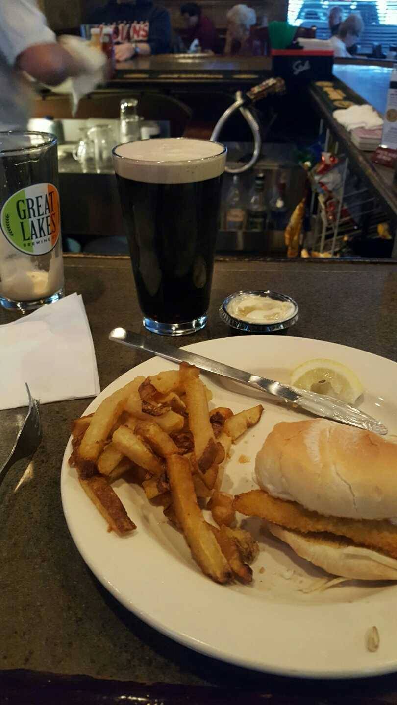 Public House | restaurant | 17219 Lorain Ave, Cleveland, OH 44111, USA | 2162526608 OR +1 216-252-6608