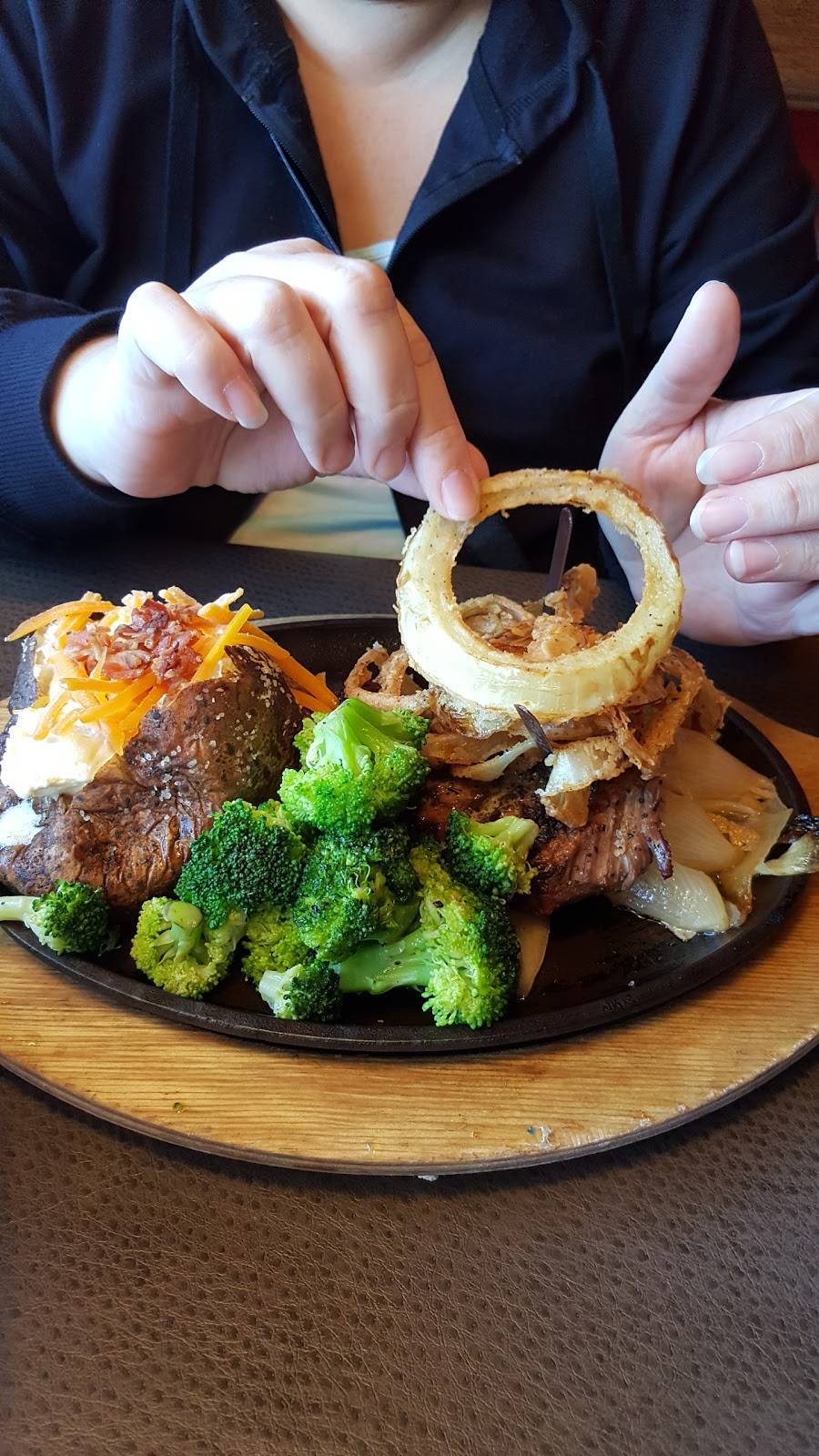 Logans Roadhouse | restaurant | 30751 Gratiot Ave, Roseville, MI 48066, USA | 5862851610 OR +1 586-285-1610