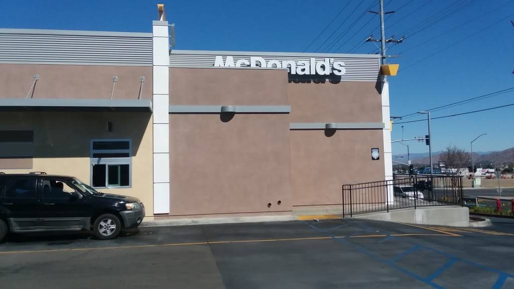 McDonalds | cafe | 310 S Lincoln Ave, Corona, CA 92882, USA | 9517356690 OR +1 951-735-6690
