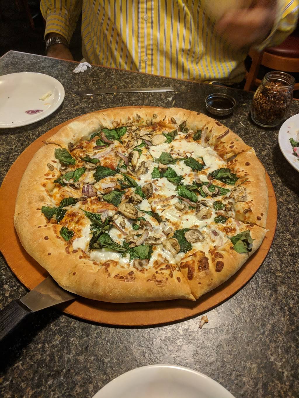 Pizza Hut | meal takeaway | 2402 S 17th St, Wilmington, NC 28403, USA | 9103920180 OR +1 910-392-0180