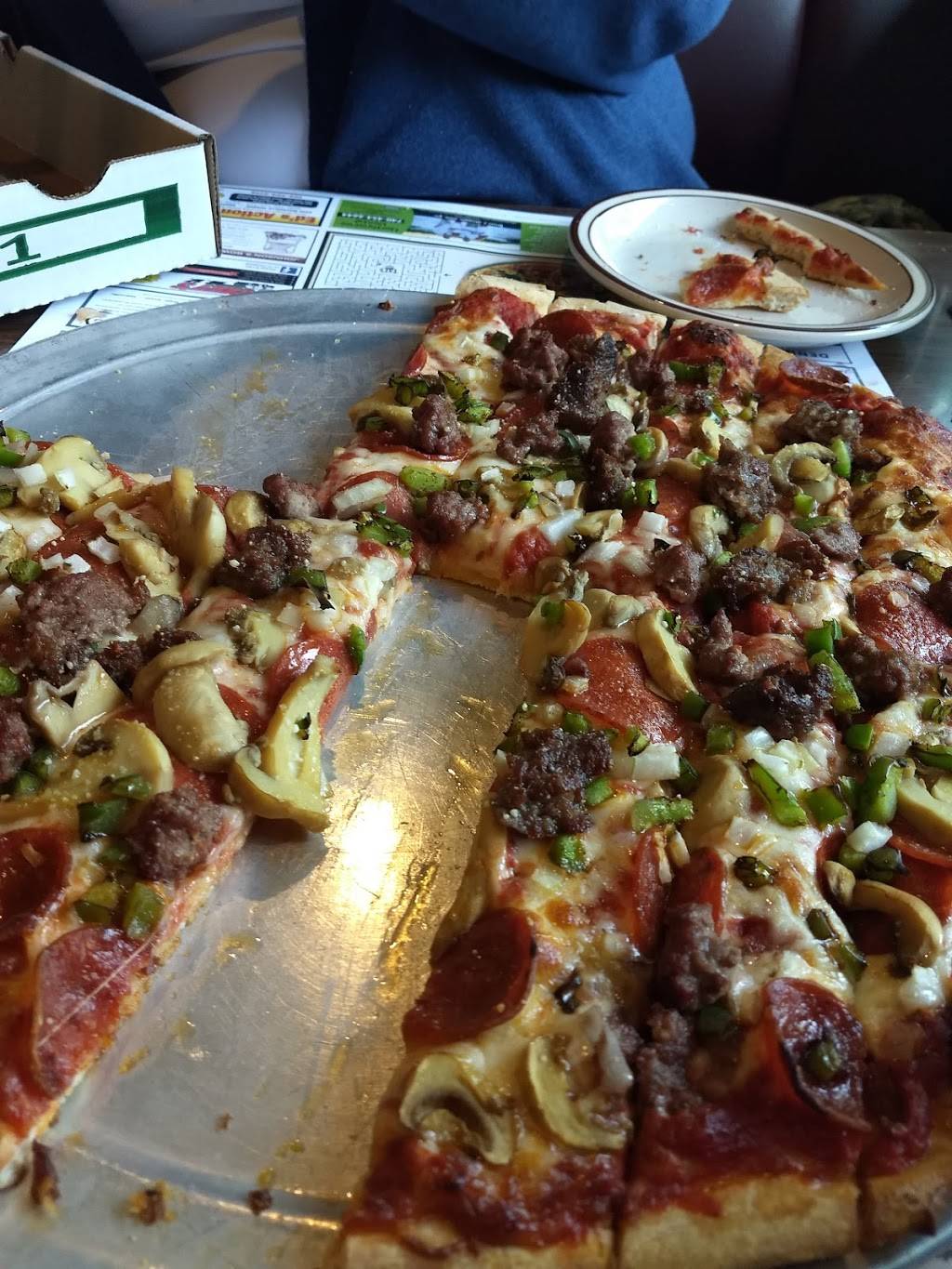 Tats Pizzeria | restaurant | 2440 Maysville Pike, Zanesville, OH 43701, USA | 7404546261 OR +1 740-454-6261