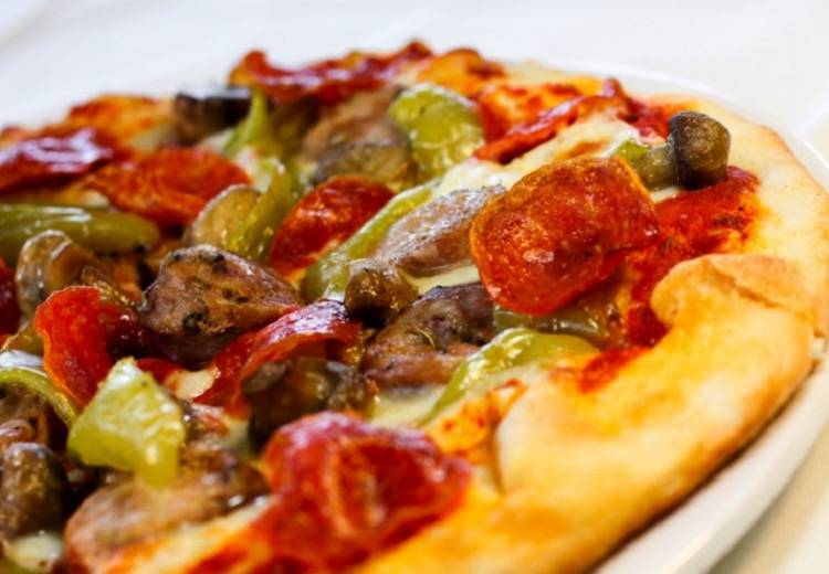 The RoadHouse | restaurant | 1400 Clove Rd, Staten Island, NY 10301, USA | 7184470033 OR +1 718-447-0033