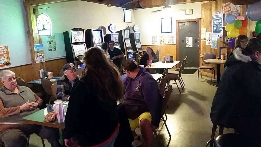 Julies Halsey Tavern | restaurant | 10 W 1st St, Halsey, OR 97348, USA | 5413692400 OR +1 541-369-2400