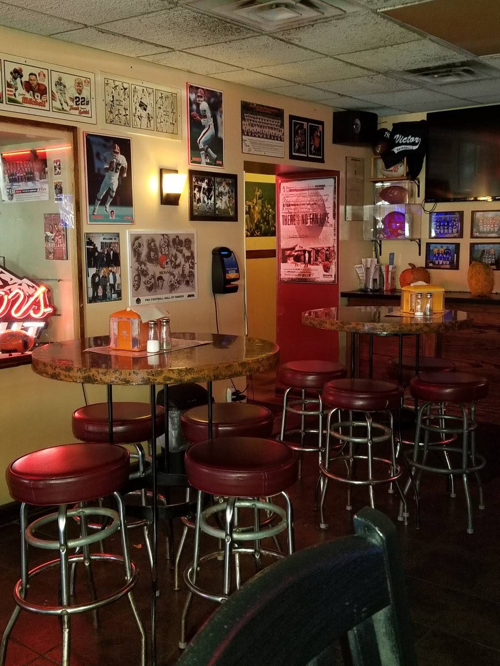 Victor Village Inn featuring TKs pizza | restaurant | 34 E Main St, Victor, NY 14564, USA | 5859245025 OR +1 585-924-5025