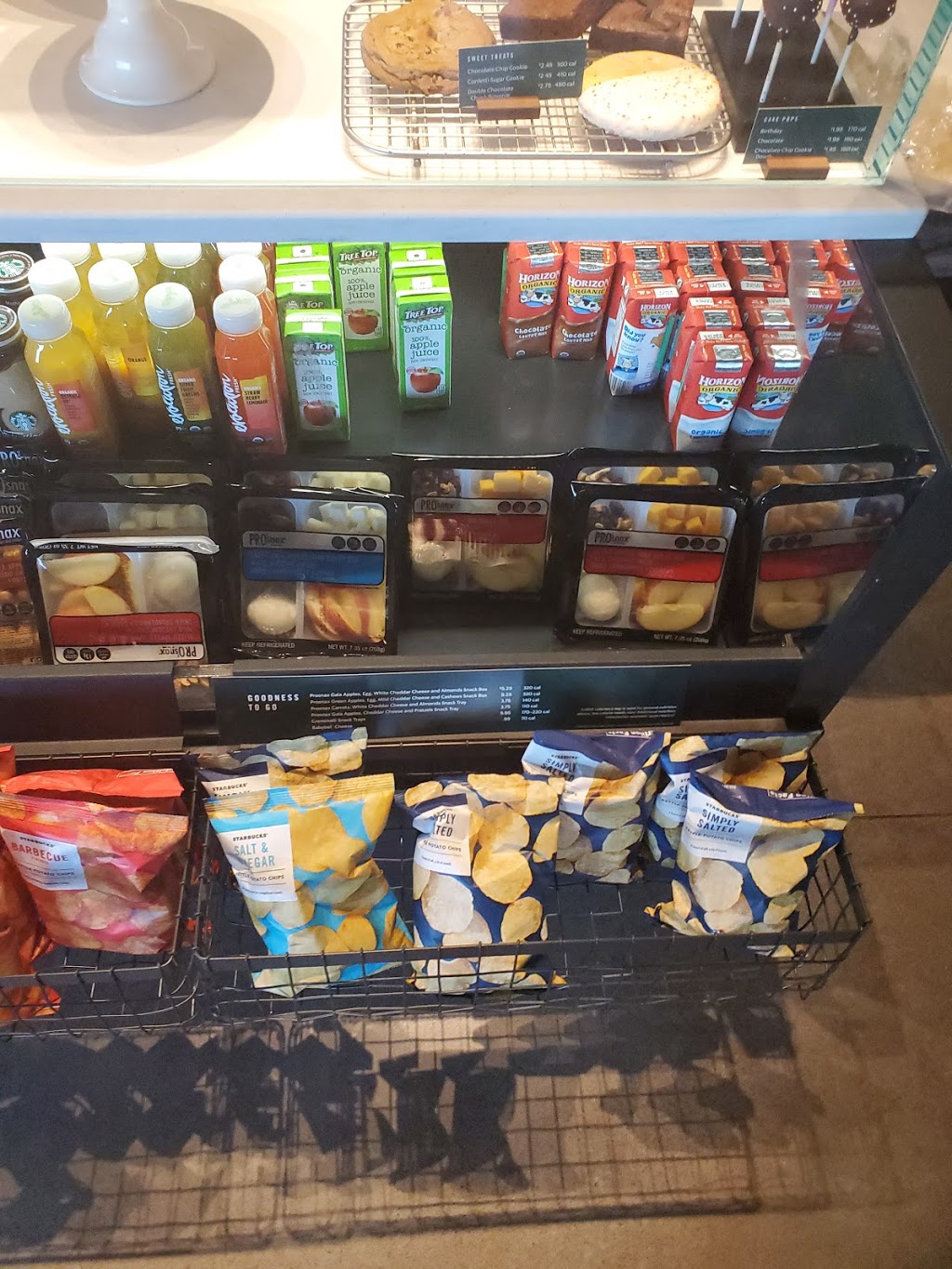 Starbucks | cafe | 1975 Whitten Rd, Memphis, TN 38133, USA | 9258521129 OR +1 925-852-1129