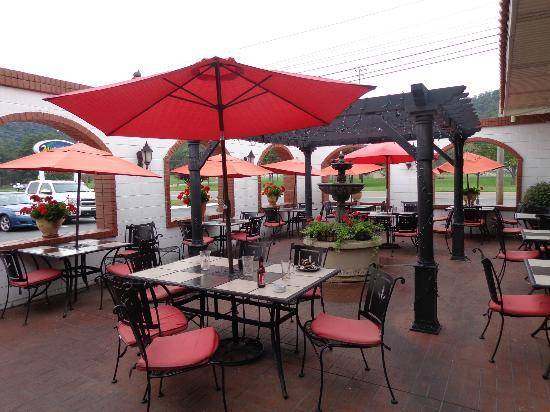 The Mad Greek Restaurant | restaurant | 2419 Volunteer Pkwy, Bristol, TN 37620, USA | 4239684848 OR +1 423-968-4848