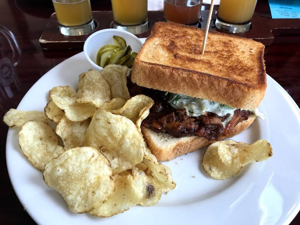 Northern Oak Brewery | restaurant | 806 N Saginaw St, Holly, MI 48442, USA | 2486347515 OR +1 248-634-7515