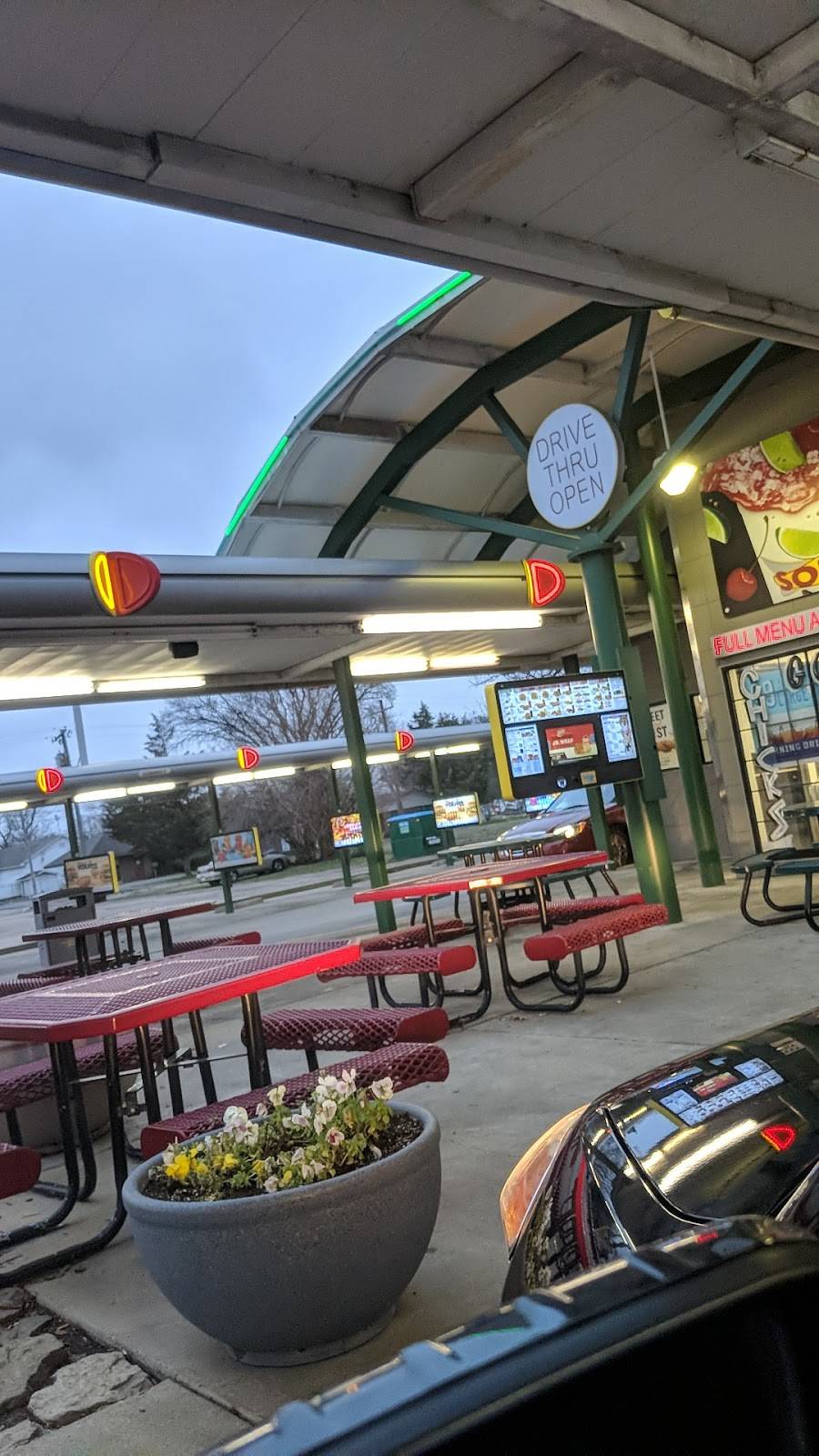 Sonic Drive-In | restaurant | 711 N 6th St, Blytheville, AR 72315, USA | 8707639304 OR +1 870-763-9304