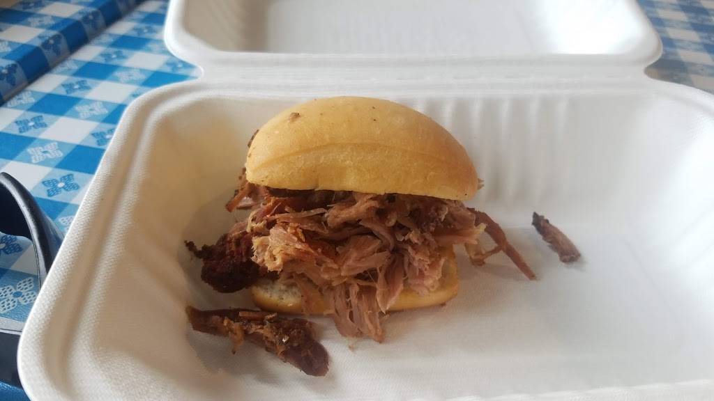 Dickeys Barbecue Pit | restaurant | 9368 Narcoossee Rd Ste 101, Orlando, FL 32827, USA | 4074018285 OR +1 407-401-8285