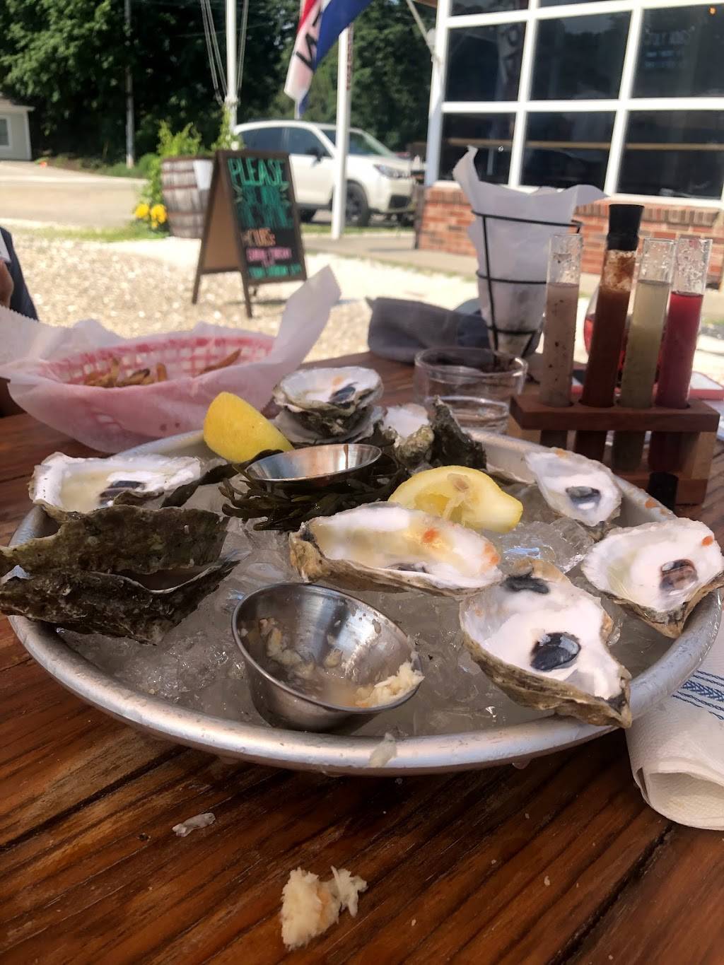 Shuck Station Raw Bar | restaurant | 68 Main St, Newcastle, ME 04553, USA | 2076820129 OR +1 207-682-0129