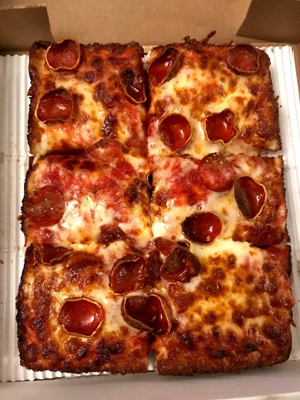 Jets Pizza | meal delivery | 333 W Eleven Mile Rd, Madison Heights, MI 48071, USA | 2485481210 OR +1 248-548-1210