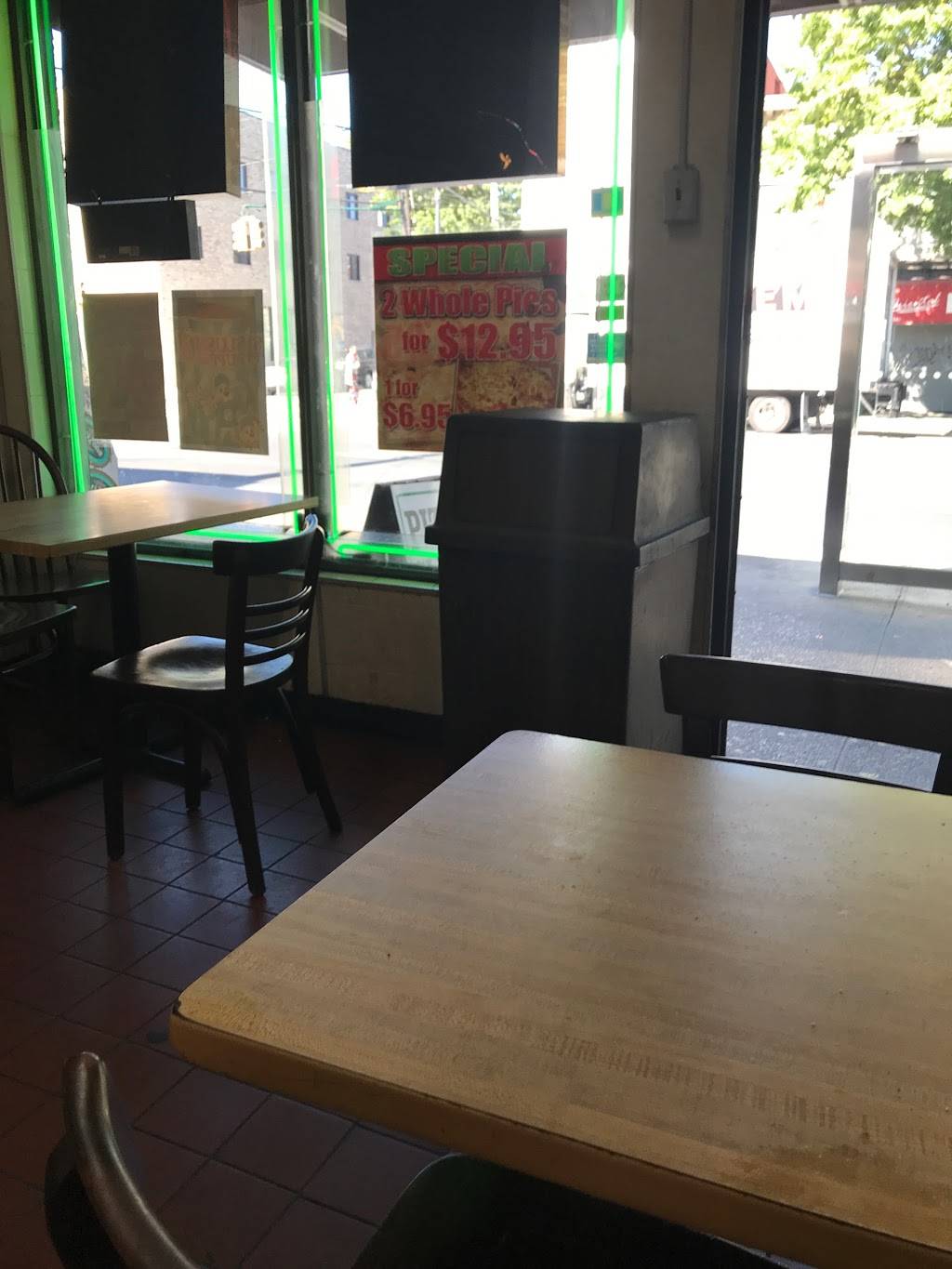 Morris Park Pizzeria | restaurant | 656 Morris Park Ave, Bronx, NY 10462, USA | 7189319191 OR +1 718-931-9191