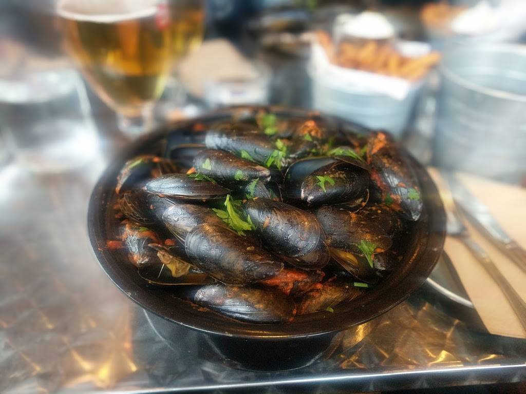 Le Shack Du Pêcheur La Prairie | restaurant | 1119 Boulevard Taschereau, La Prairie, QC J5R 1W9, Canada | 4509073558 OR +1 450-907-3558