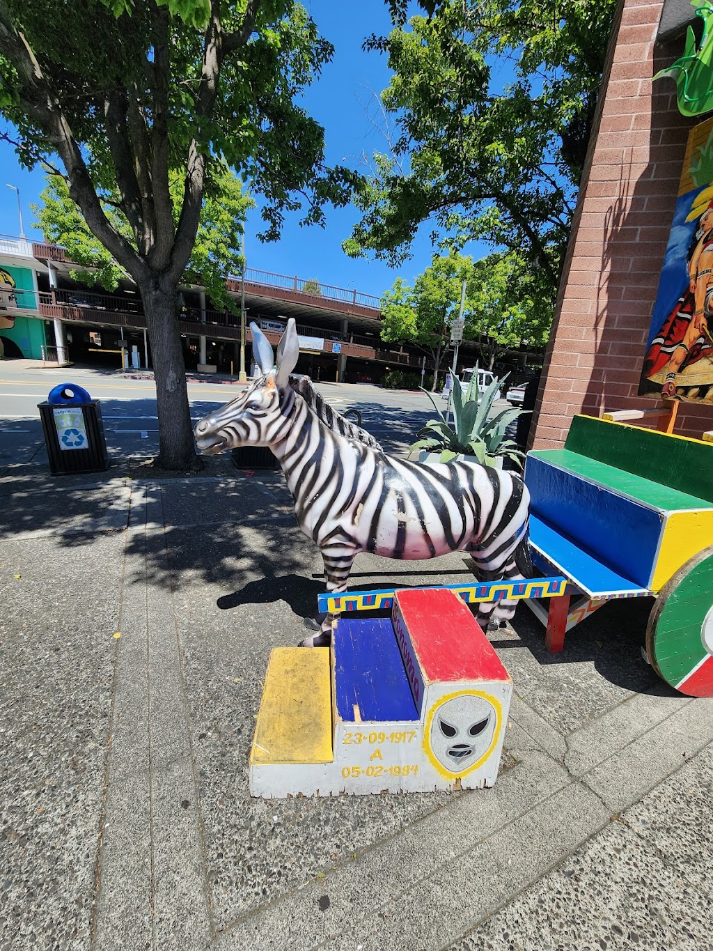 La Fondita Downtown | restaurant | 630 3rd St, Santa Rosa, CA 95404, USA | 7078437595 OR +1 707-843-7595