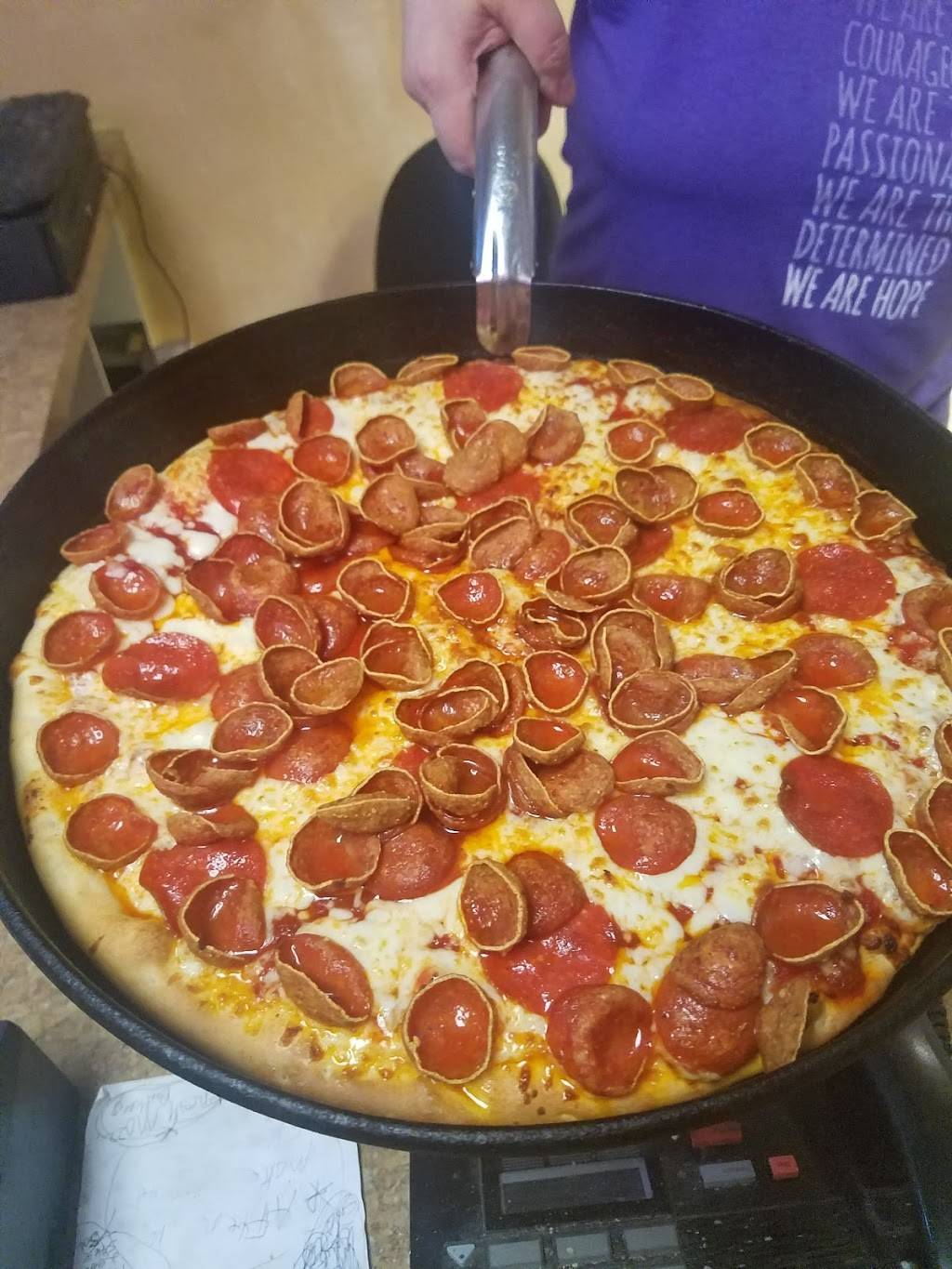 Vizzys Pizza Palace | restaurant | 35925 Ford Rd, Westland, MI 48185, USA | 7347223333 OR +1 734-722-3333