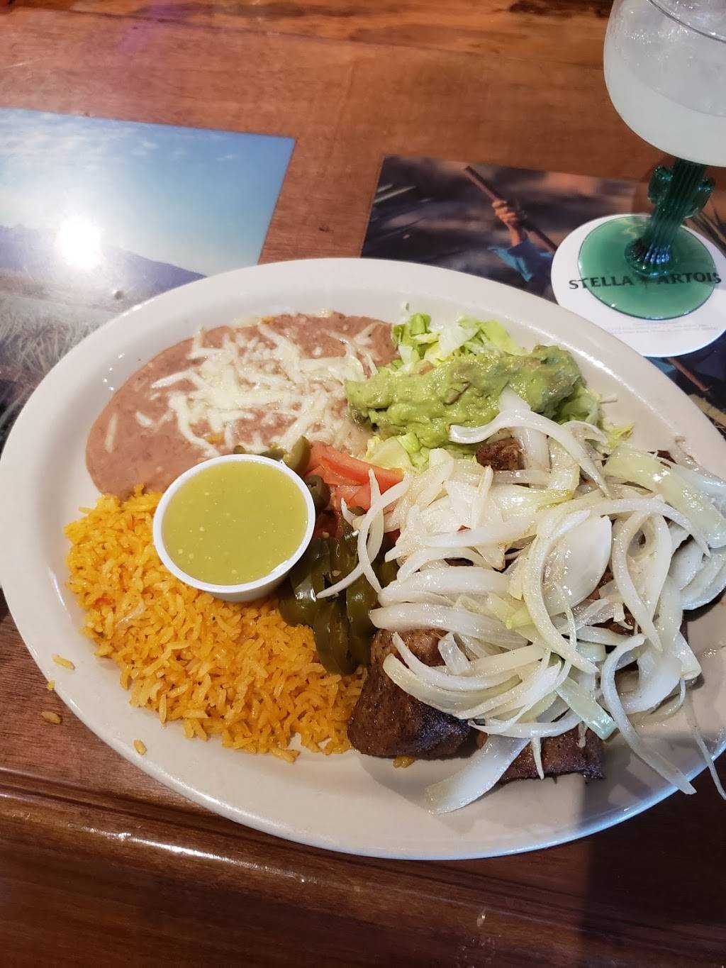 Chihuahuas Mexican Restaurant & Cantina | restaurant | 101 N Lincoln Dr, Troy, MO 63379, USA | 6364622951 OR +1 636-462-2951
