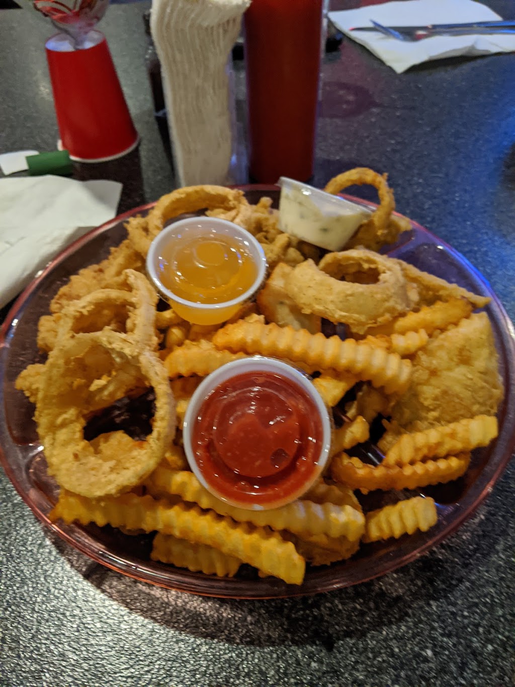 Charlies Seafood Market | restaurant | 20 School St, Lincoln, ME 04457, USA | 2077943100 OR +1 207-794-3100