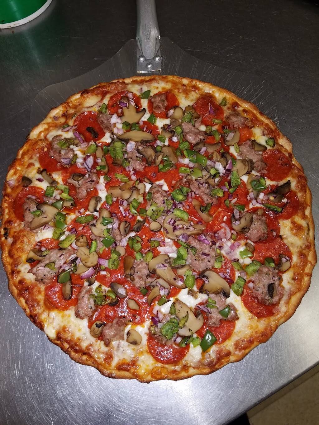 Giovannis Pizza | restaurant | 29320 Lorain Rd, North Olmsted, OH 44070, USA | 4406410000 OR +1 440-641-0000