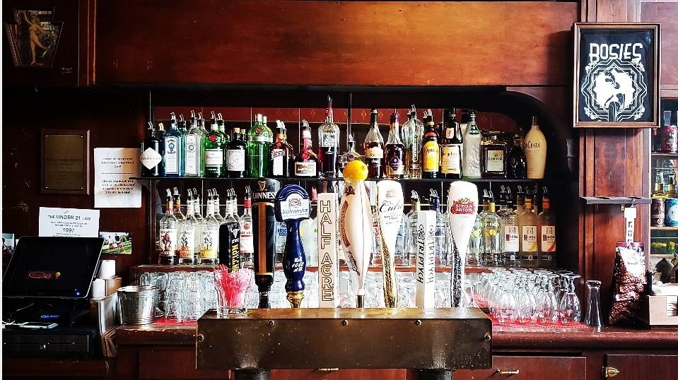 Rosies Pub | restaurant | 106 E Front St, Bloomington, IL 61701, USA | 3098277019 OR +1 309-827-7019