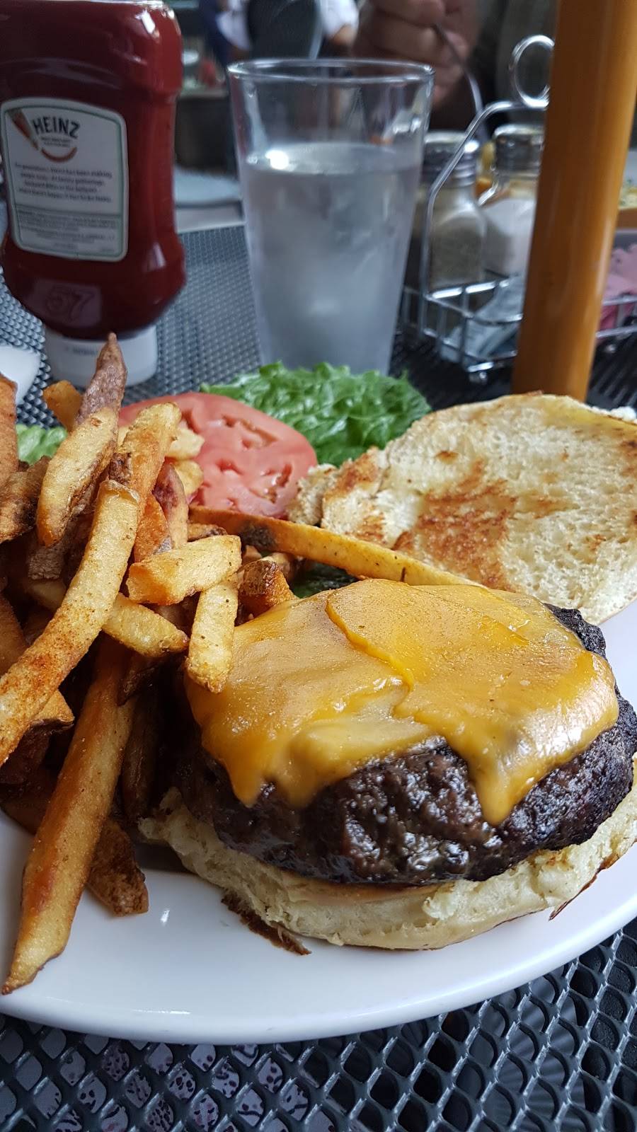 Village Square Cafe | restaurant | 66 Village Square, Baltimore, MD 21210, USA | 4104332233 OR +1 410-433-2233