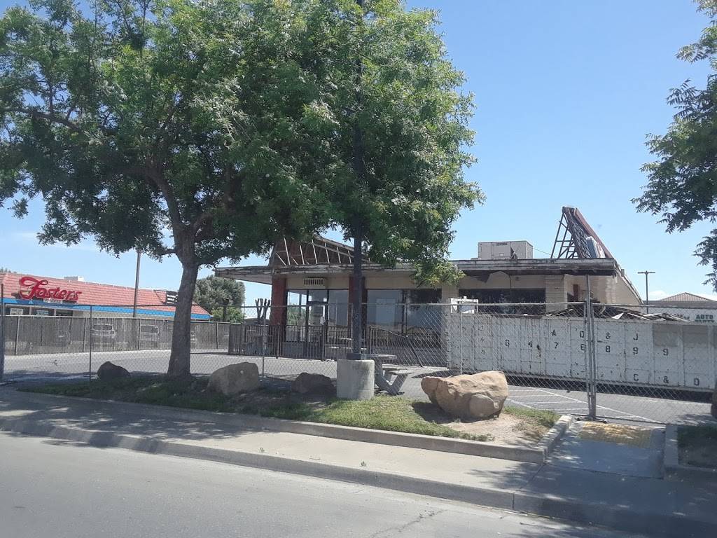 Jack in the Box | restaurant | 31 E Hanford Armona Rd, Lemoore, CA 93245, USA | 5599240424 OR +1 559-924-0424