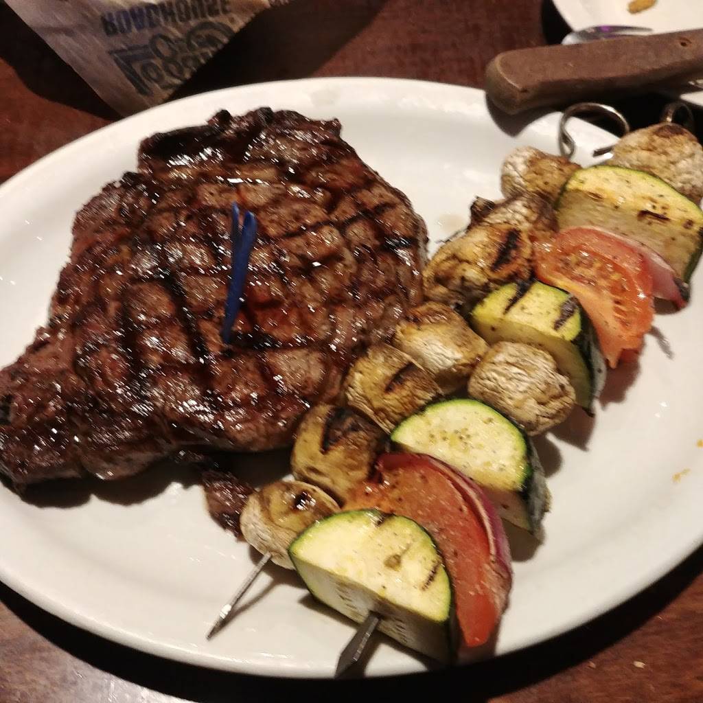 Logans Roadhouse | restaurant | 5423 TX-1604 Loop, San Antonio, TX 78254, USA | 2106475500 OR +1 210-647-5500