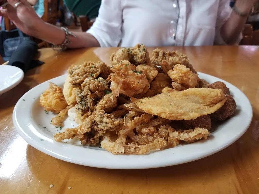 Becs at the Lake Restaurant and Catering | restaurant | 105 Gary Rd, Laplace, LA 70068, USA | 9852248172 OR +1 985-224-8172