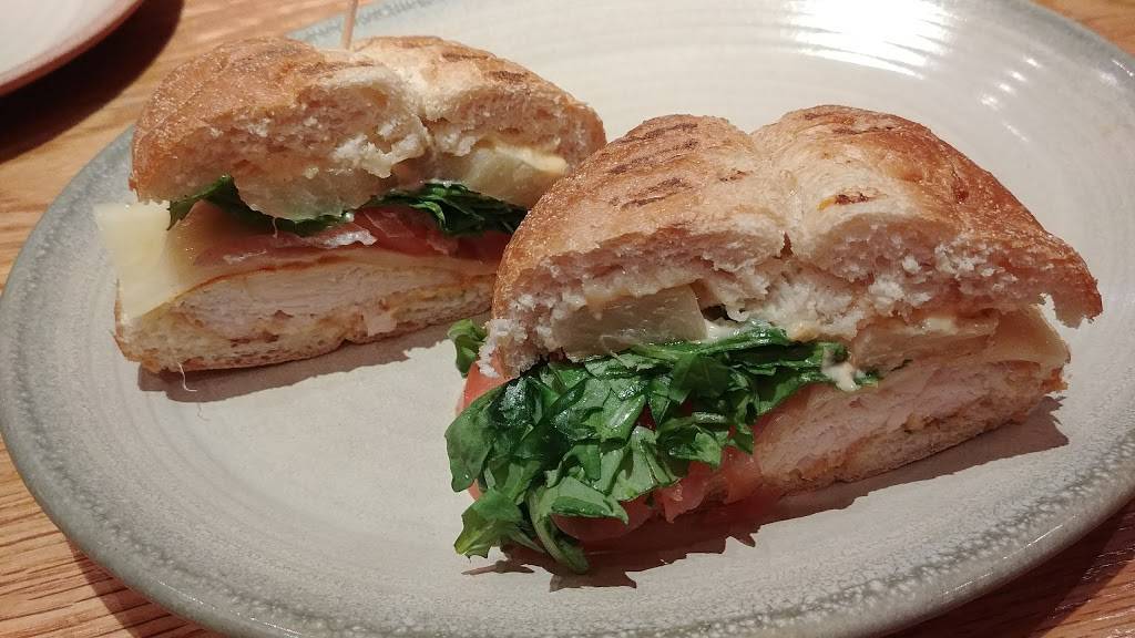 Nandos Peri-Peri | restaurant | 2002 Annapolis Mall Rd, Annapolis, MD 21401, USA | 4102240585 OR +1 410-224-0585