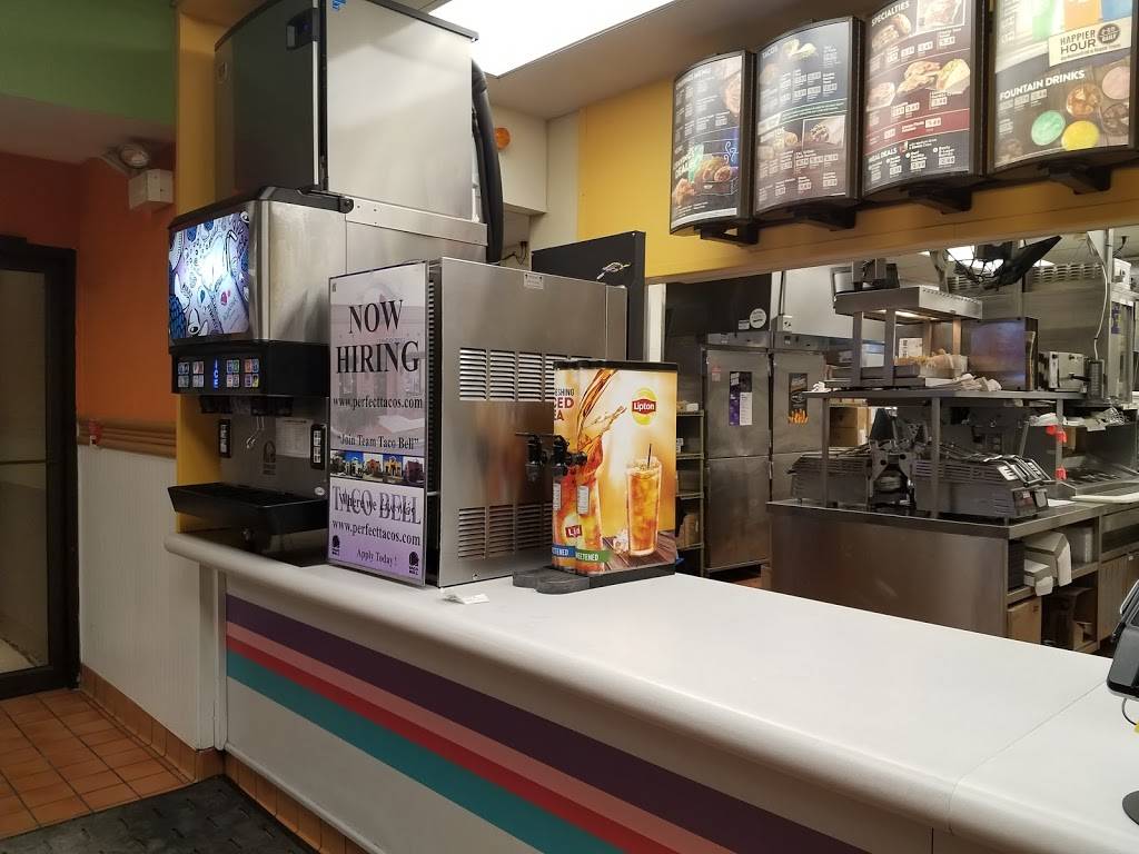 Taco Bell | meal takeaway | 660 Northwest Hwy, Cary, IL 60013, USA | 8476393244 OR +1 847-639-3244