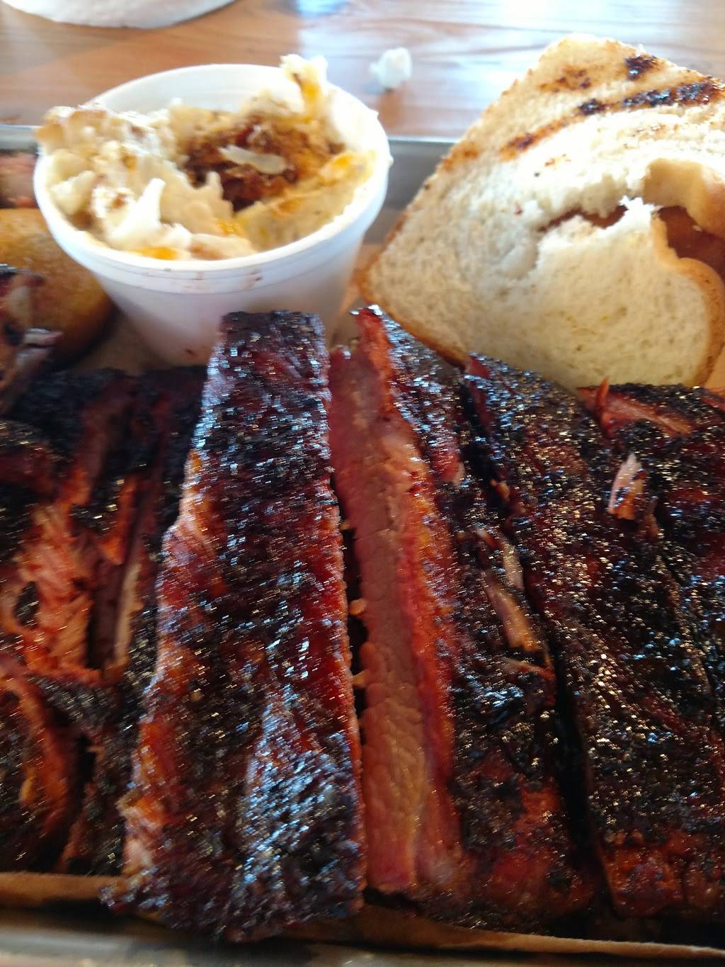 Lucilles BBQ | restaurant | 9011 Lima Rd, Fort Wayne, IN 46818, USA | 2602033937 OR +1 260-203-3937