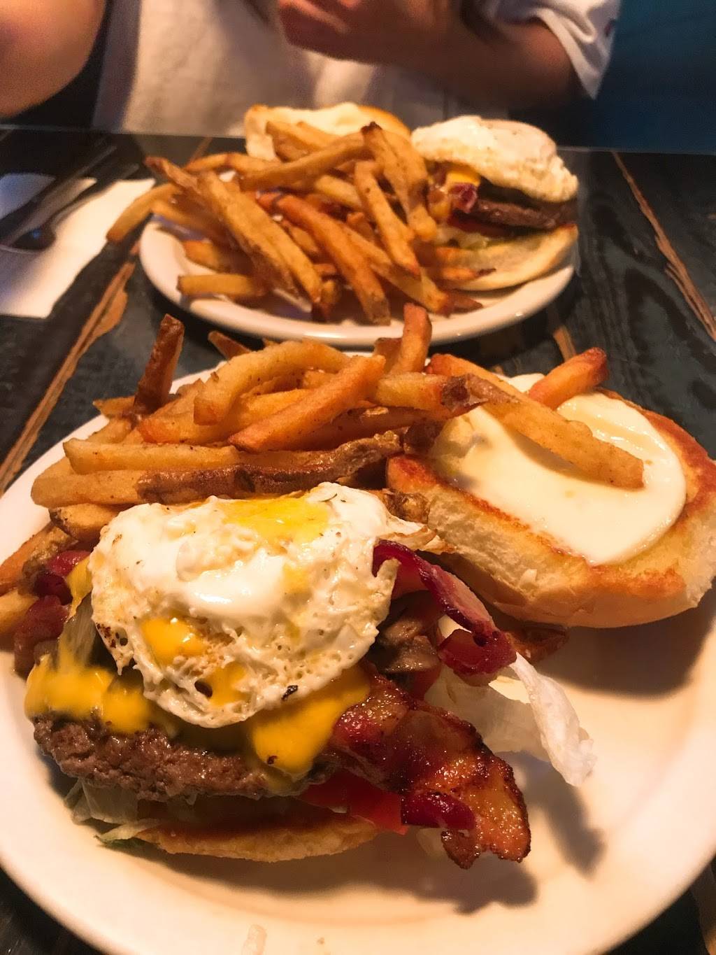 Shorts Burger & Shine | restaurant | 18 S Clinton St, Iowa City, IA 52240, USA | 3193374678 OR +1 319-337-4678