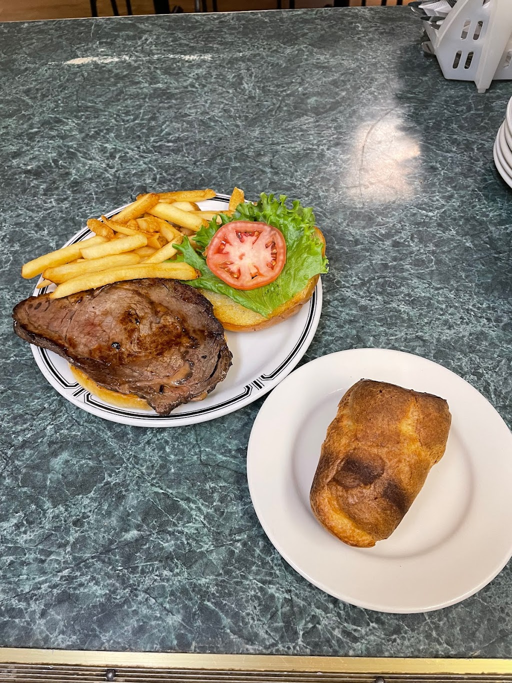 Broken putter grille room | restaurant | 378 Hartland Ave, Pittsfield, ME 04967, USA | 2074875545 OR +1 207-487-5545