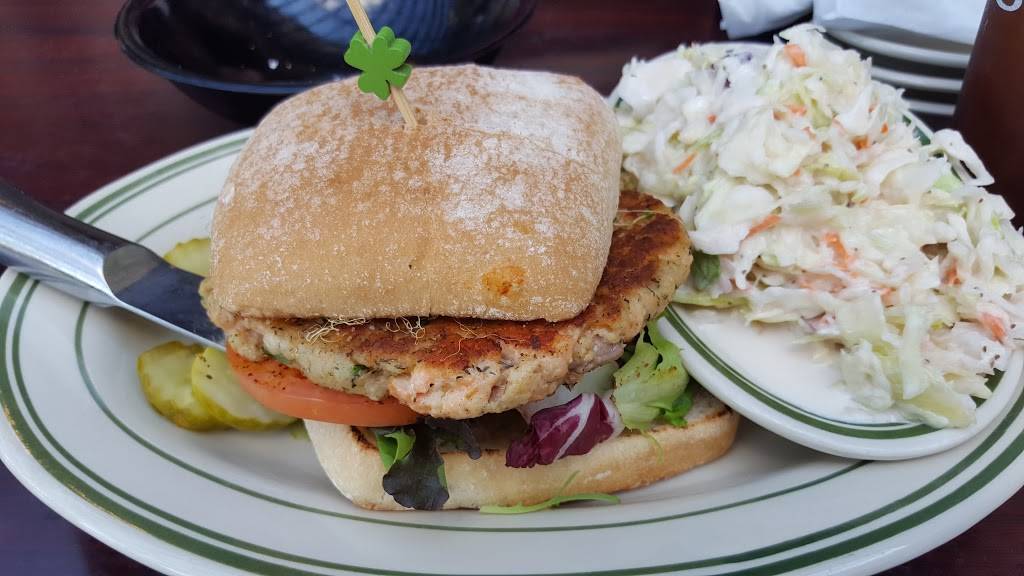 Luckys 13 Pub | restaurant | 2033 Burnsville Center, Burnsville, MN 55306, USA | 9524353311 OR +1 952-435-3311