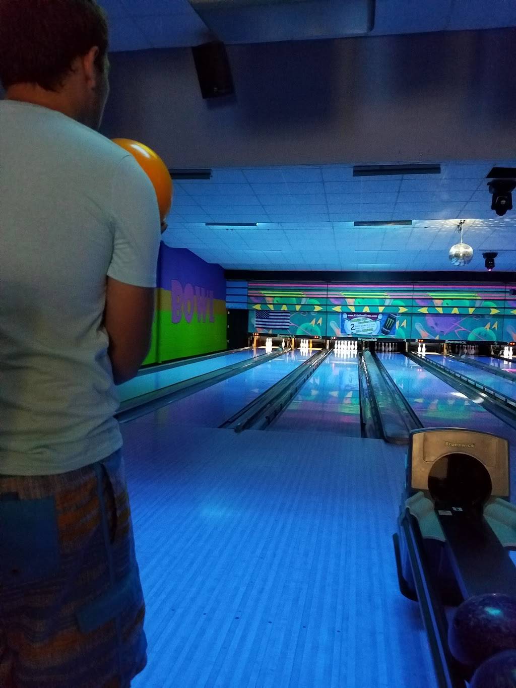 King Pin Bowl & Ale House | restaurant | 1022 S Main St, West Bend, WI 53095, USA | 2623347311 OR +1 262-334-7311