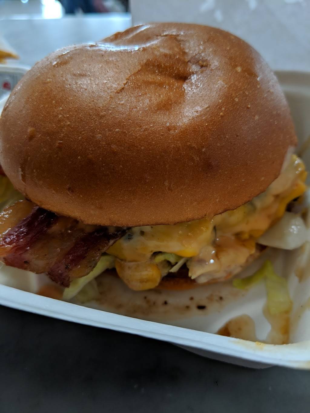 Modern Burger | restaurant | 3800 E Sky Harbor Blvd, Phoenix, AZ 85034, USA | 6022733300 OR +1 602-273-3300