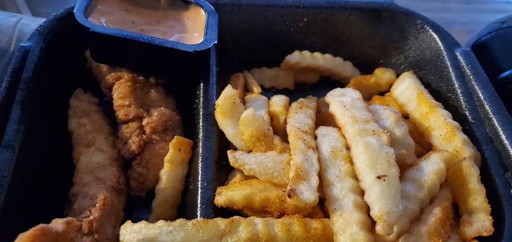 Zaxbys Chicken Fingers & Buffalo Wings | restaurant | 6330 Ridgewood Ct Dr, Jackson, MS 39211, USA | 6019520662 OR +1 601-952-0662