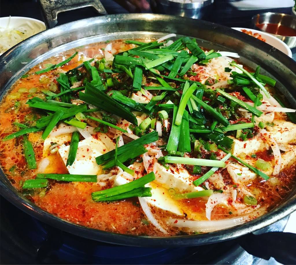 명가족발 Myung Ga Jokbal | restaurant | 3063 W 8th St, Los Angeles, CA 90005, USA | 2133680880 OR +1 213-368-0880