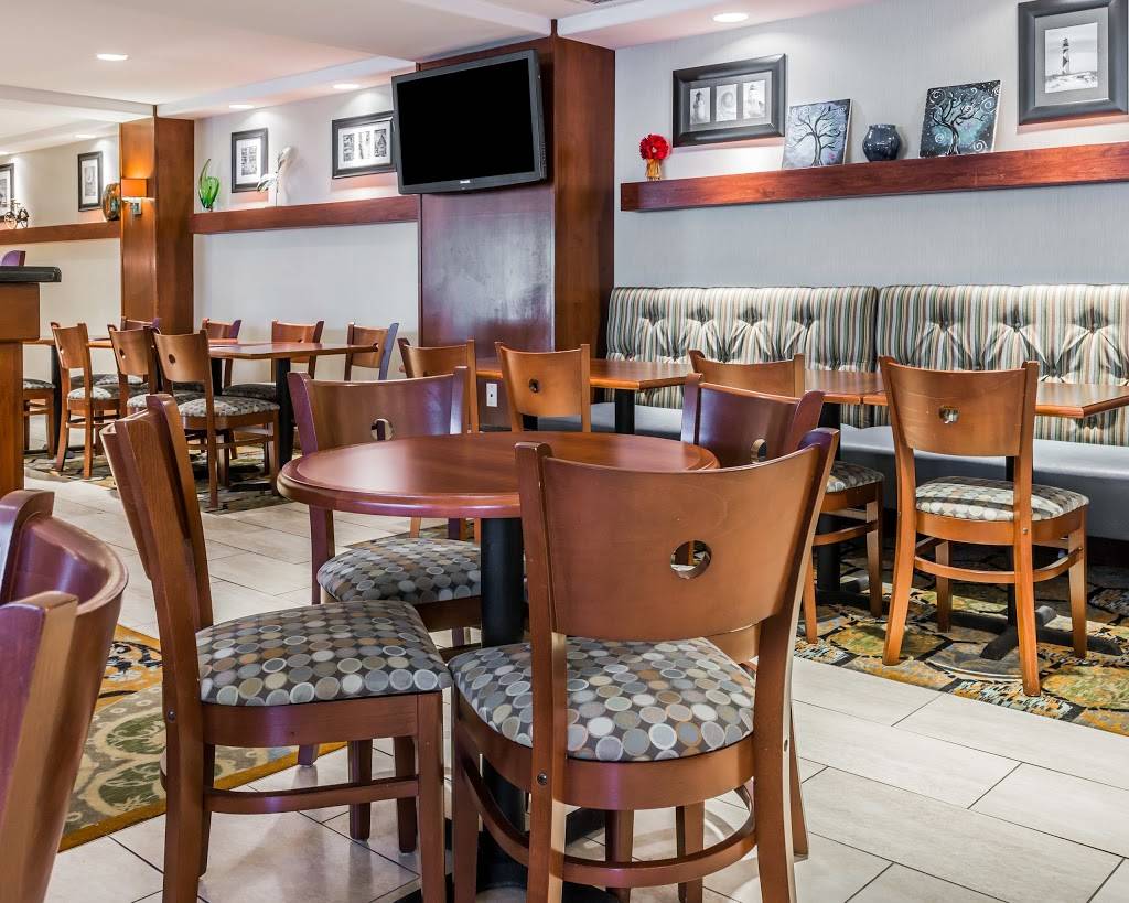 Comfort Inn | restaurant | 40455 Ann Arbor Rd, Plymouth, MI 48170, USA | 7344558100 OR +1 734-455-8100