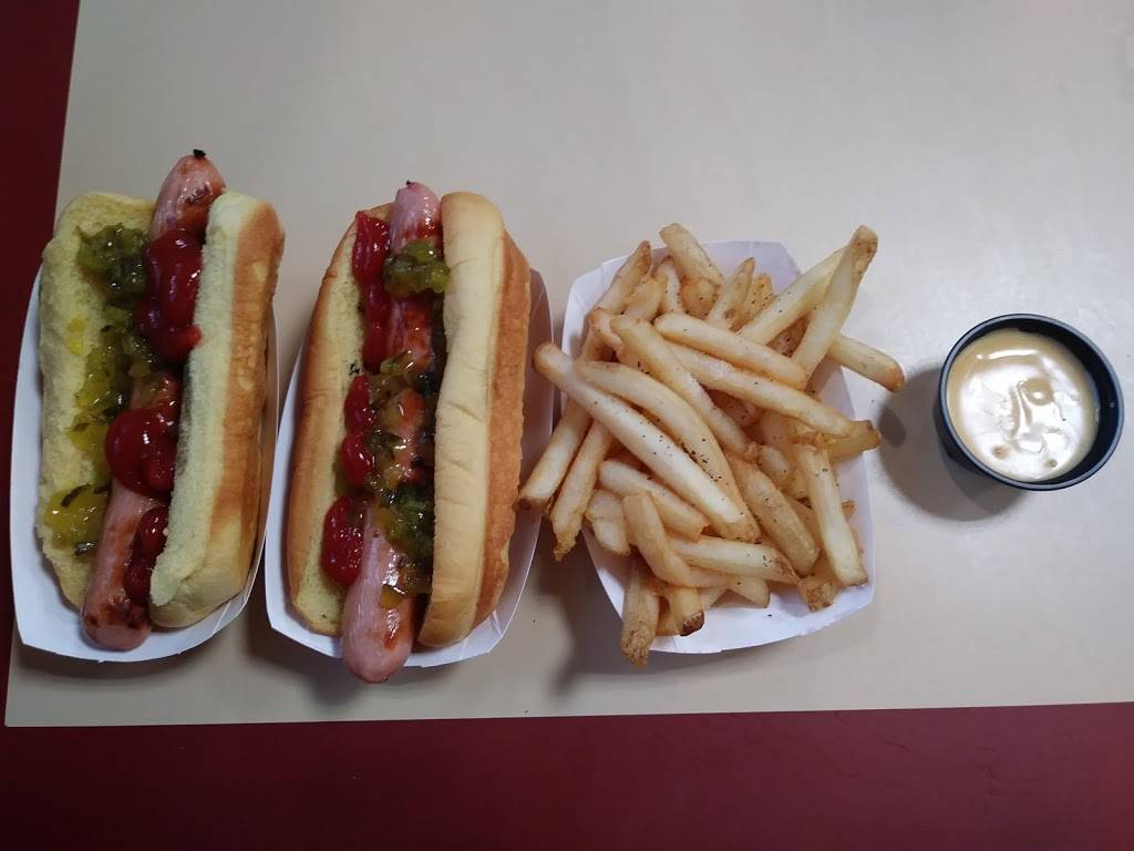 Salt City Dogs | restaurant | 401 Northern Lights Plaza, Syracuse, NY 13212, USA | 3154544271 OR +1 315-454-4271
